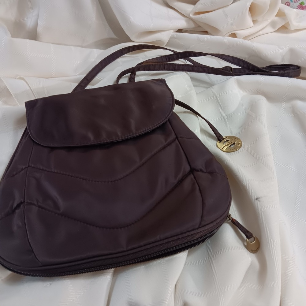 Travelon Crossbody Anti Theft Brown Quilted Nylon Pockets  Zipper Magnet EUC